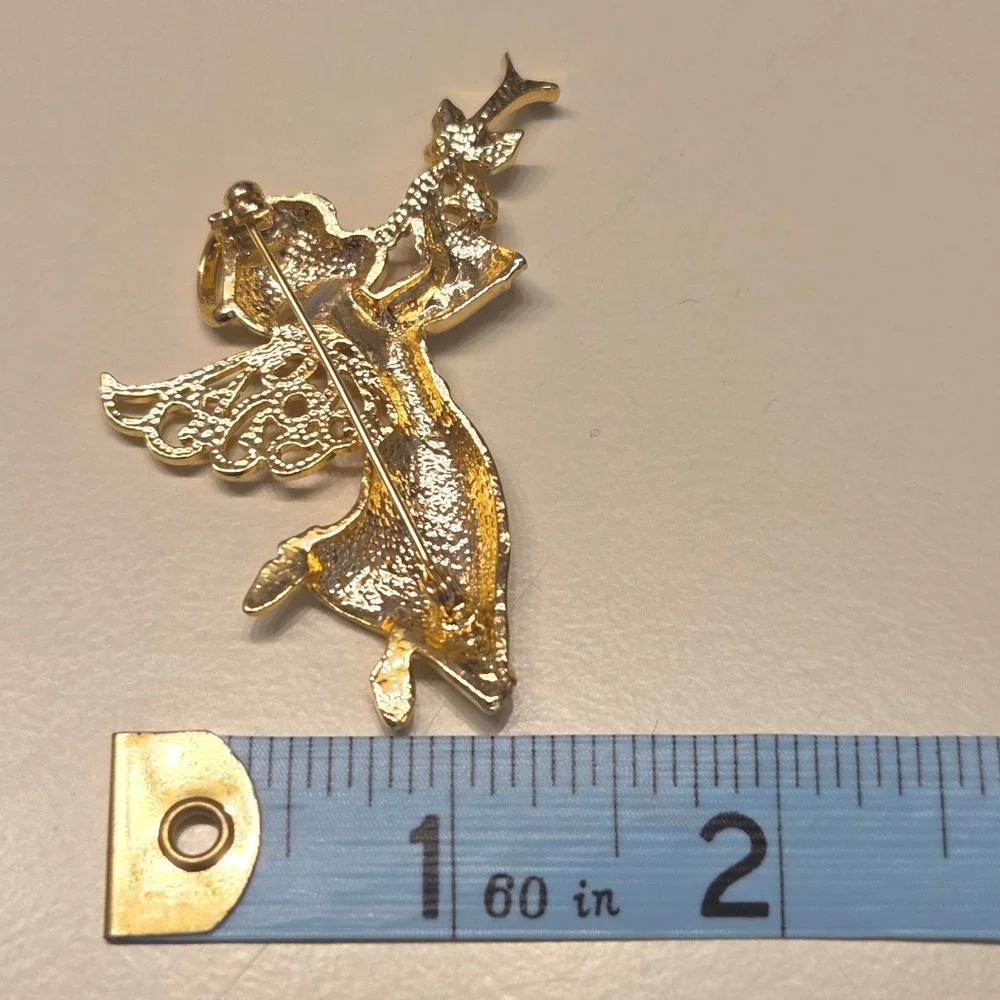 Vintage Unsigned Gold Tone Angel Cherub Trumpet Pin Brooch Hark Herald - Picture 3 of 3